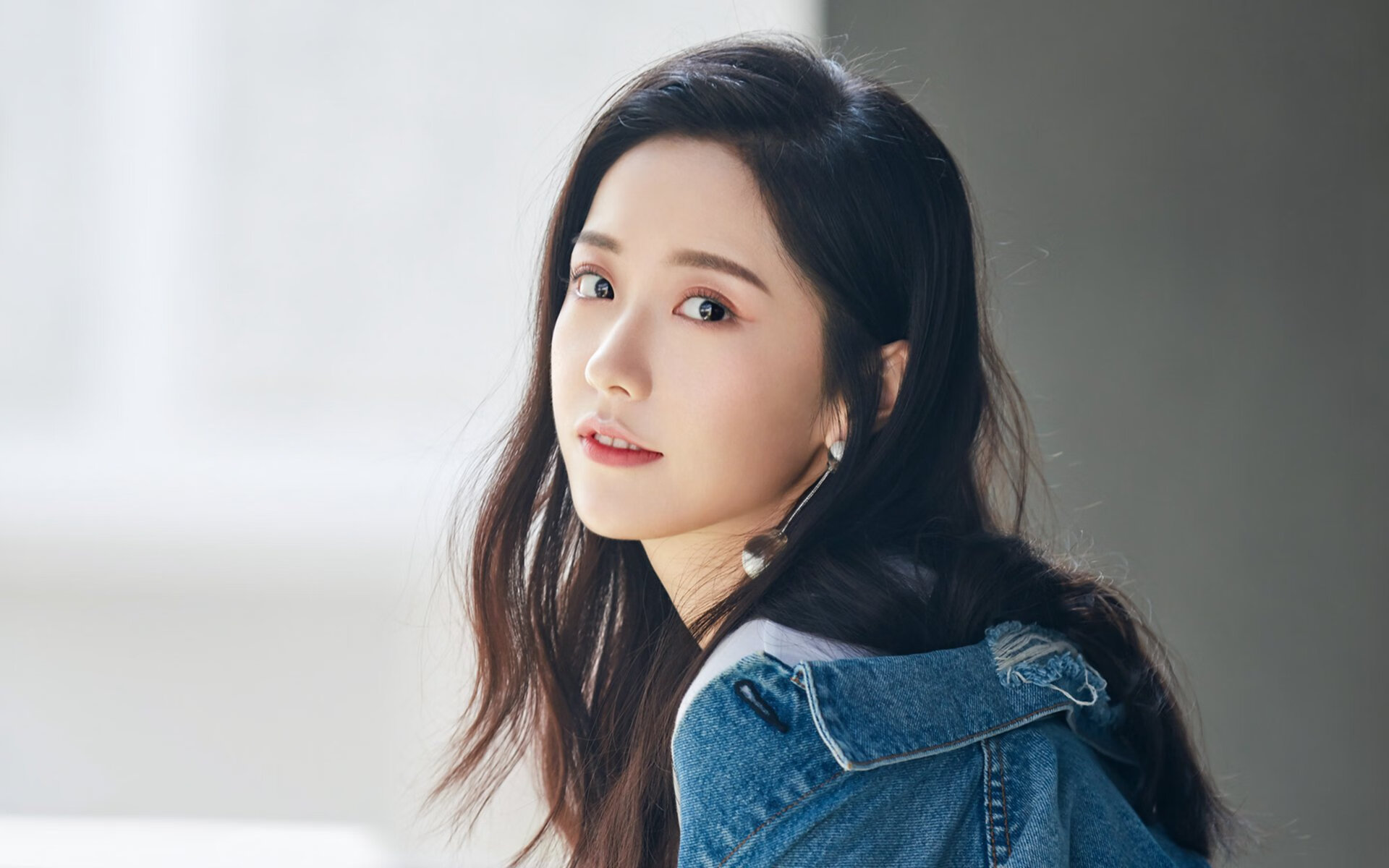 LEYU SPORTS中国官方网站-湖人战术创新，成功封锁对手核心人物，湖人的战术