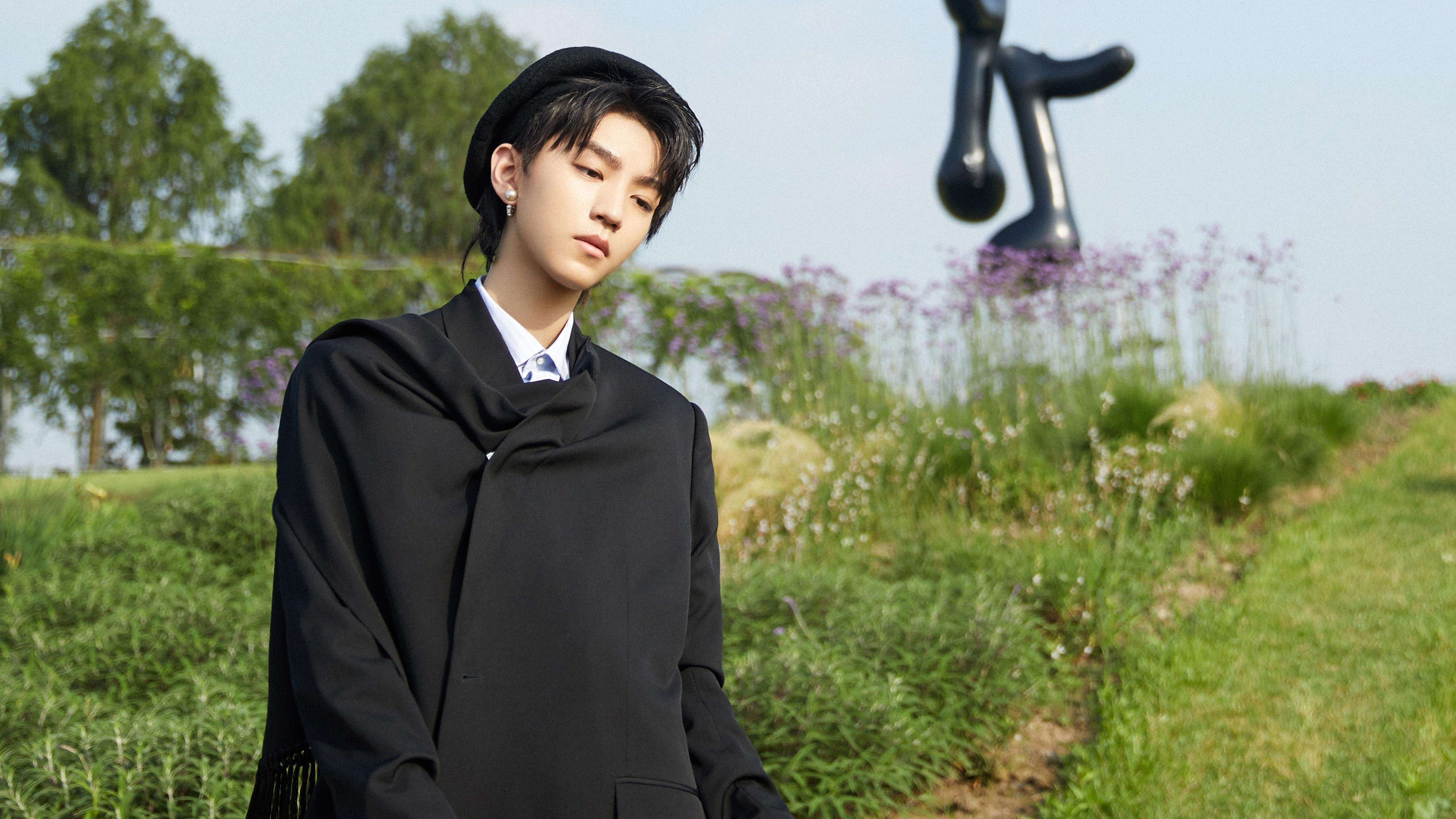 西班牙骑手何塞·玛丽亚·拉罗卡在比利时布鲁塞尔Stephex Masters大奖赛中夺得冠军,成为50年来首位获此殊荣的西班牙骑手。