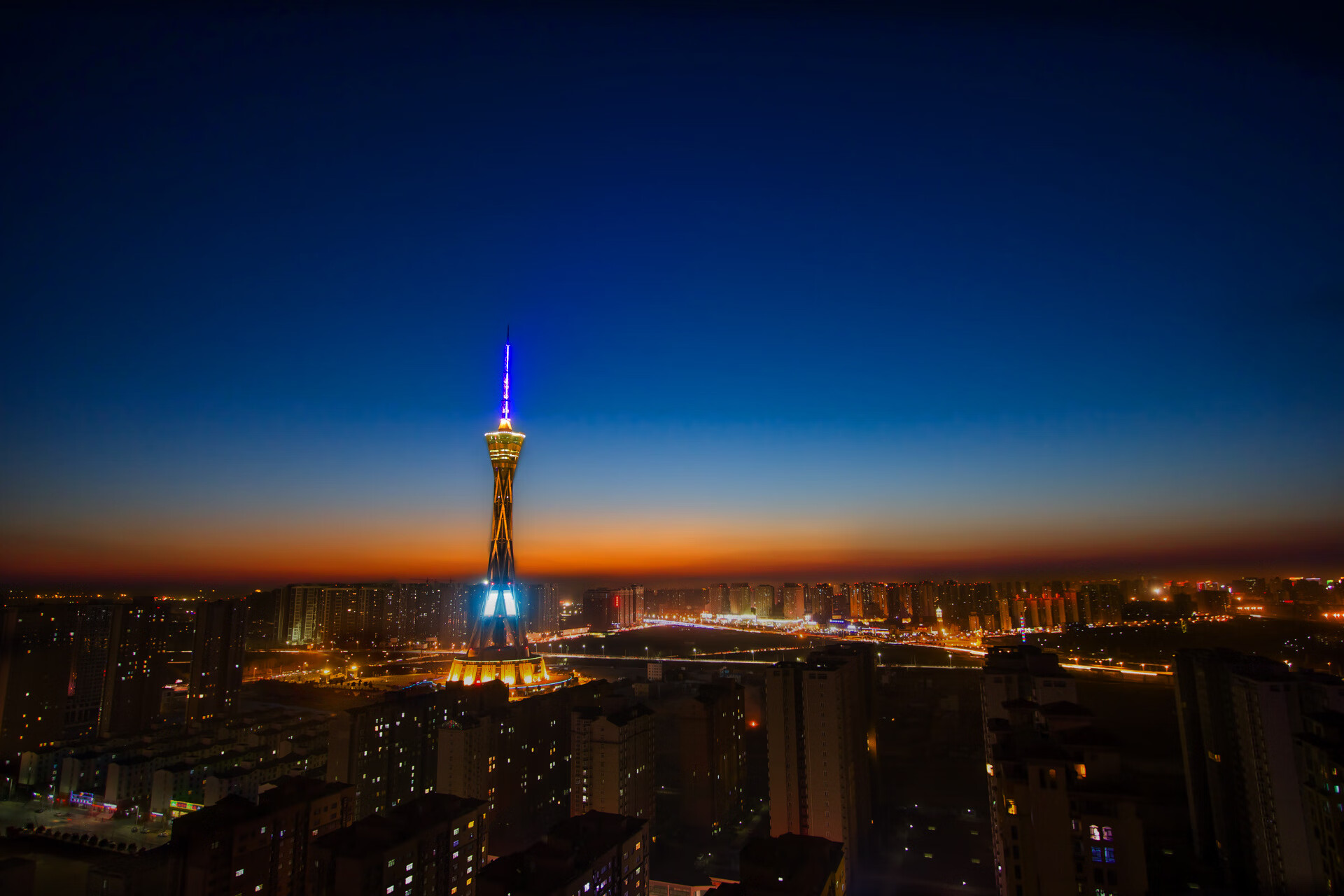 俱乐部开展青训导师计划选拔优秀退役球员参与培养新生力量，俱乐部青训营有工资吗