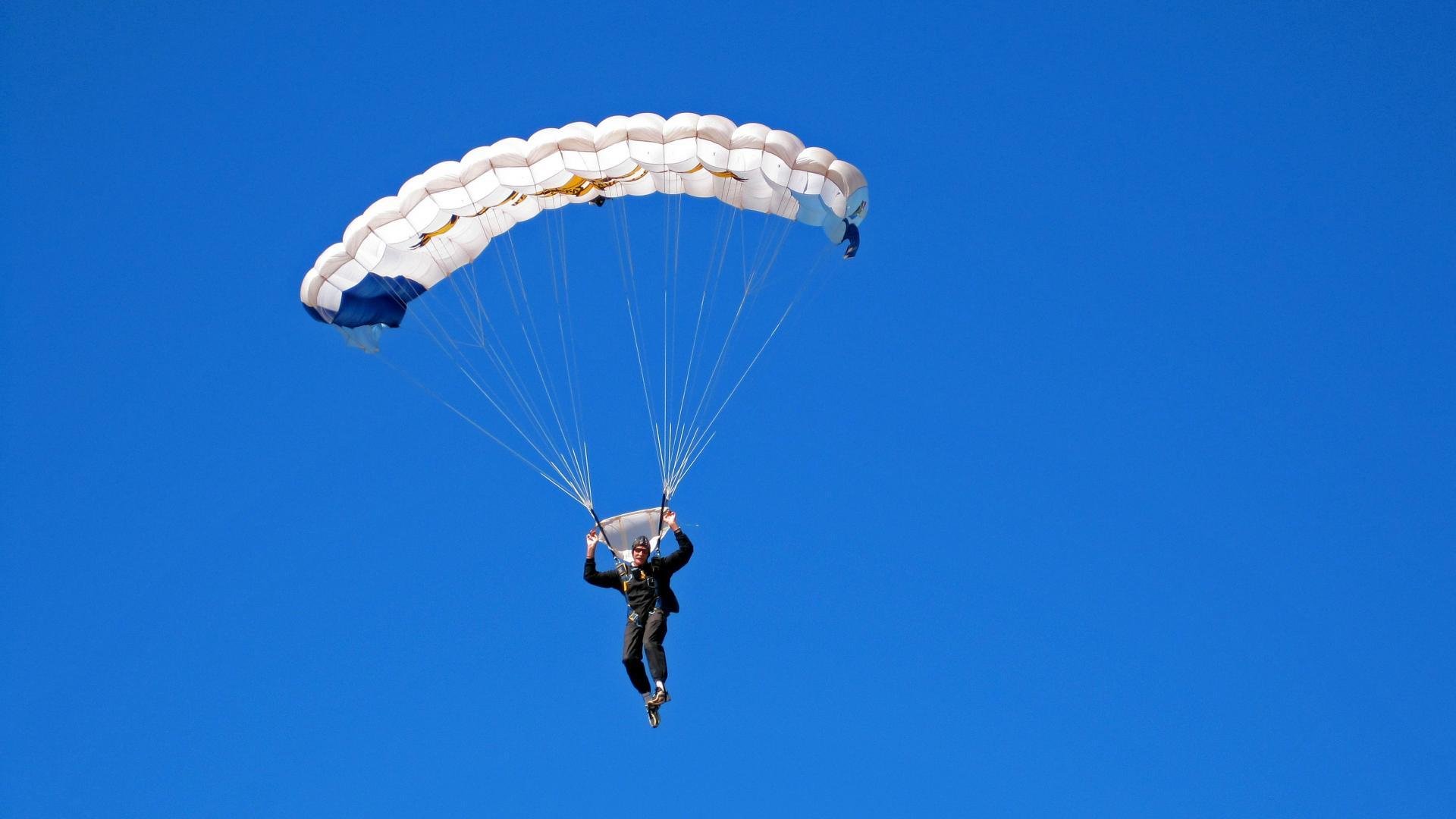 下载乐鱼体育APP-“穿越荒漠：金色大沙丘的极速战场”，2020穿越沙漠