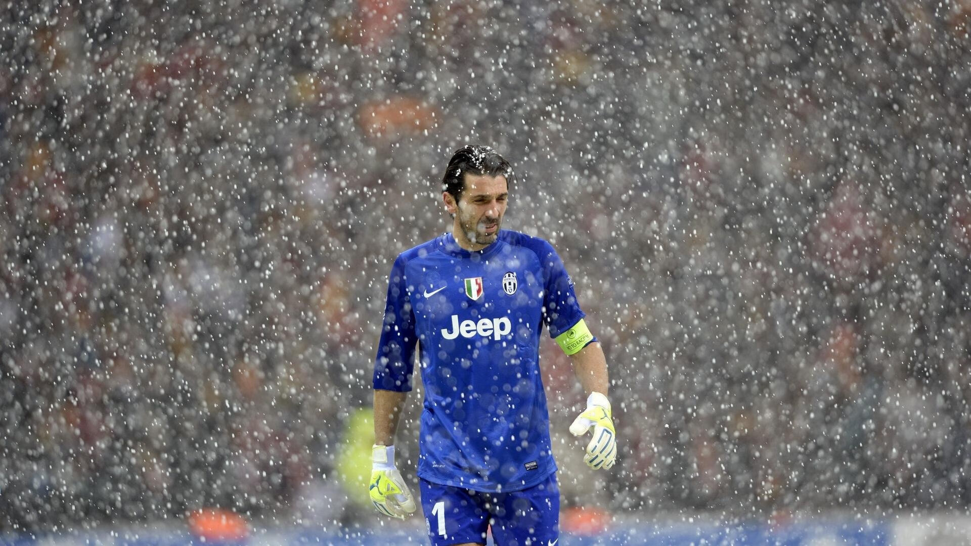 【胜负关键】赛场上的进攻策略与防守艺术对决，进攻策略和防守策略